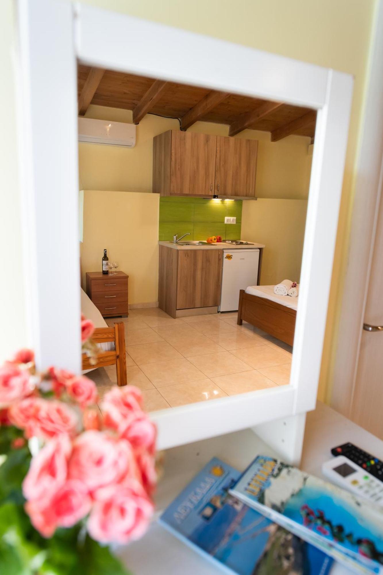 Mediterraneo Studios Vasilikí Buitenkant foto